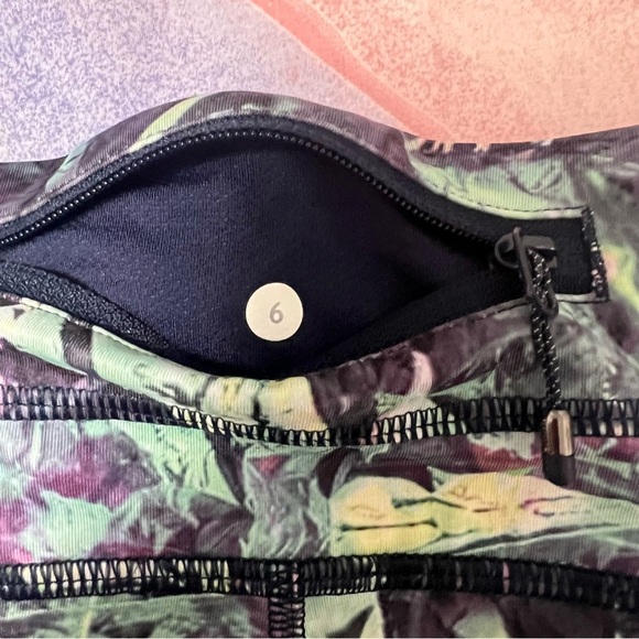 Lululemon Run: Inspire Crop II *All Full-On Luxtreme Iridescent Blue Size 6 - Picture 7 of 7